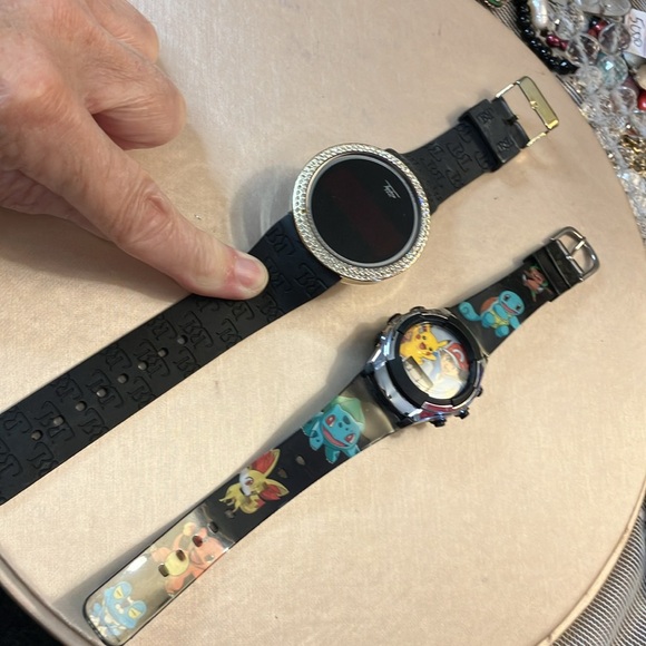 Big assortment of ladies, jewelry rings, earrings, watches, sterling silver plus - Picture 7 of 11